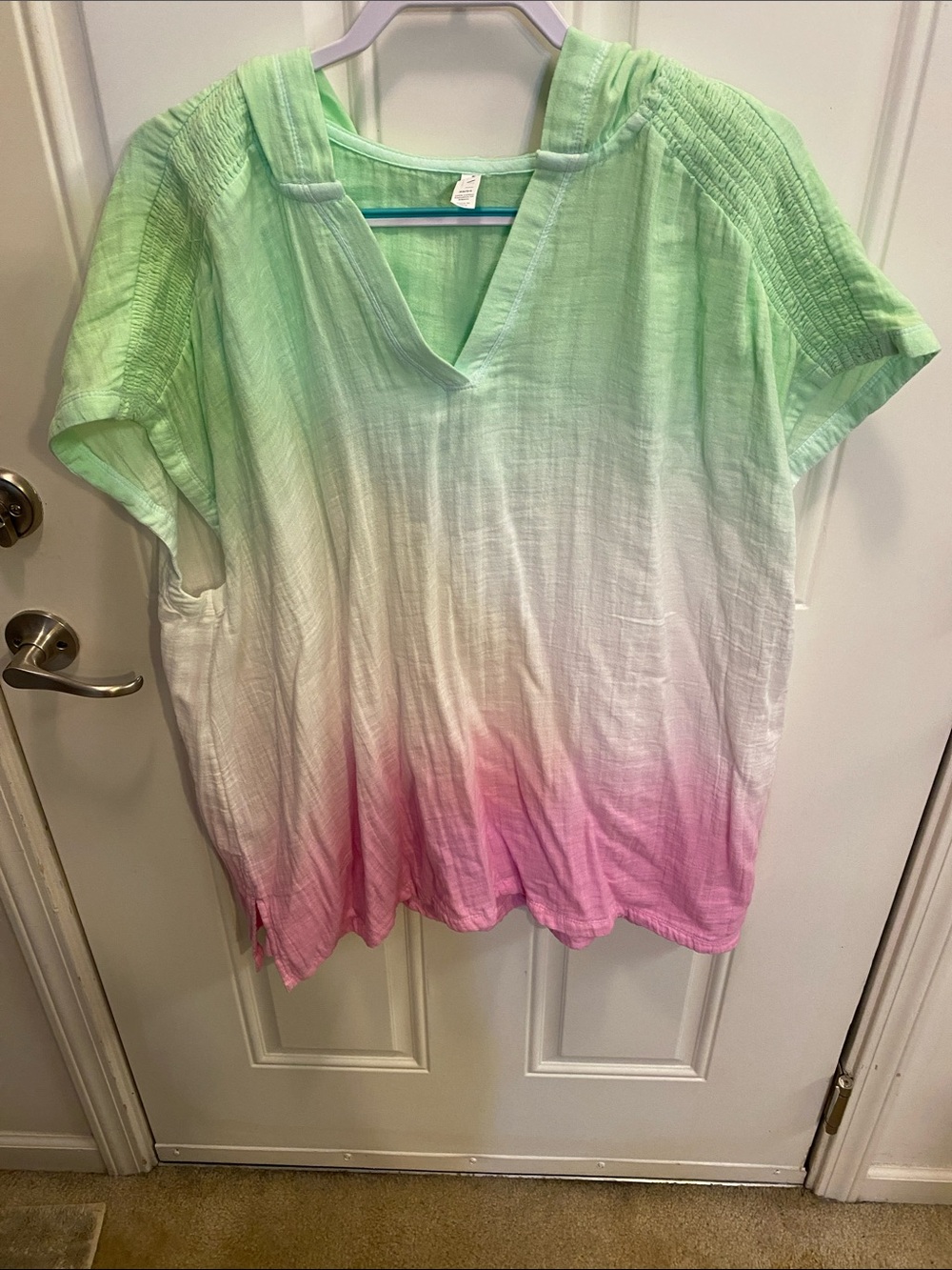 Livi Active Ombre V-Neck Short Sleeve Tunic in Green, White & Pink